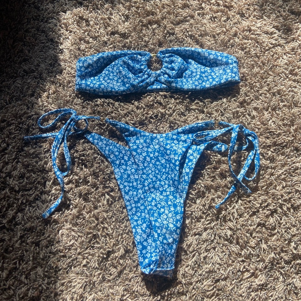 Light blue floral, bandeau swimsuit set!
